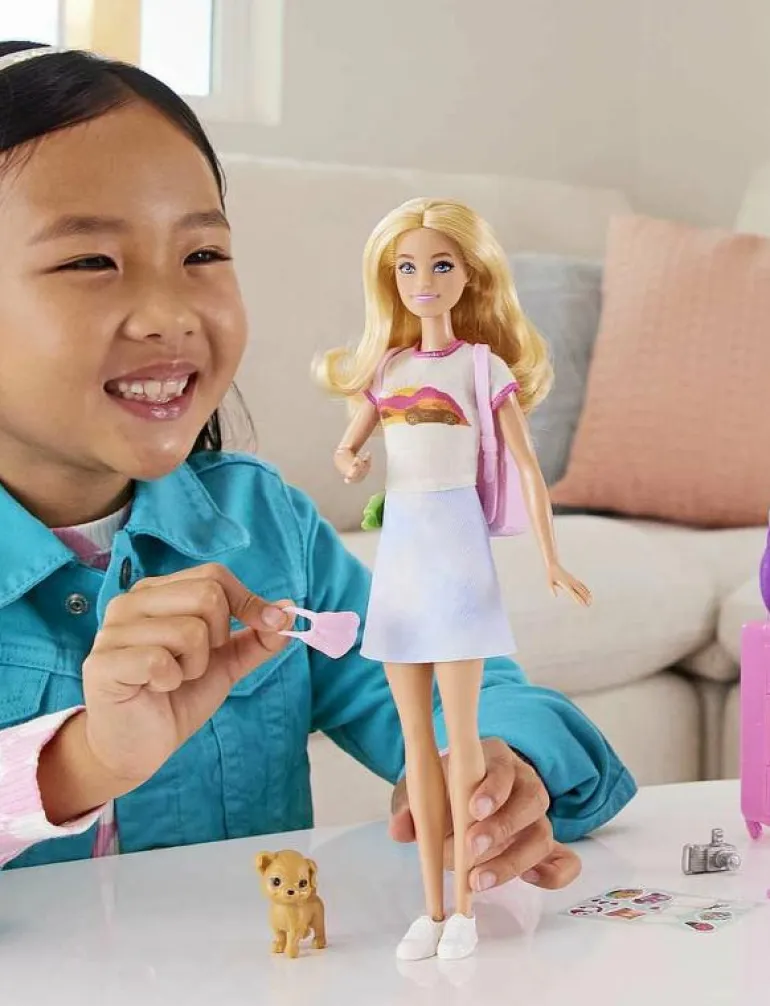 Barbie Family Refreshed Travel Barbie - Dockor