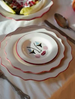 Carmine Scalloped Breakfast Plate - Assietter