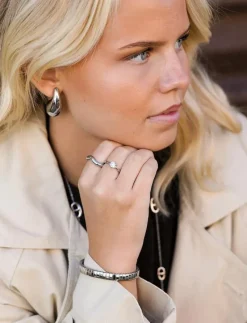 Classic solitaire stone ring - Ringar