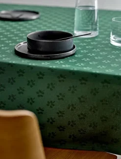 Duk 140x370 Forget-me-not Damast Green - Kökstextilier