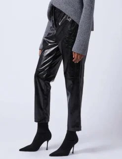 EMMETT PU TAPERED TROUSER - Skinnbyxor