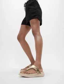 F-MODE GO ADJUSTABLE FLATFORM TOE-POST SANDALS - Platta mules