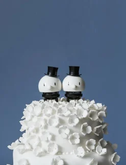 Hoptimist Groom & Groom - Skulpturer & Porslinsfigurer