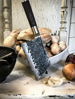 Kuro Sakata 14 cm blade in wooden gift box - Santokuknivar
