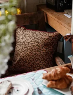 Leopard Cushion - Kuddar