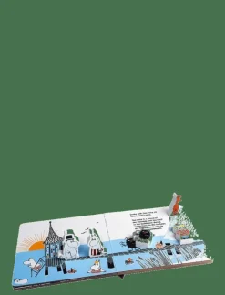 Moominvalley Book at the Seaside with 5 wooden figures (ENG) - Saga
