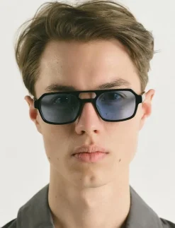 Sam - Pilot