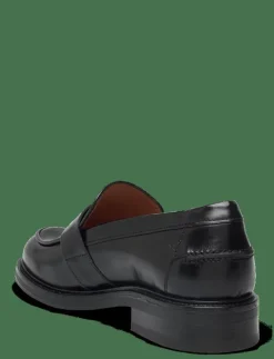 Shoes - Loafers