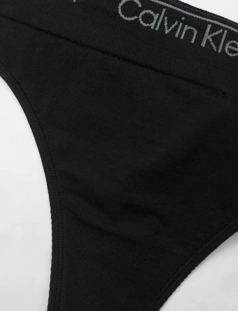 THONG - String